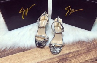 Sandal xỏ ngón quay đá 7p