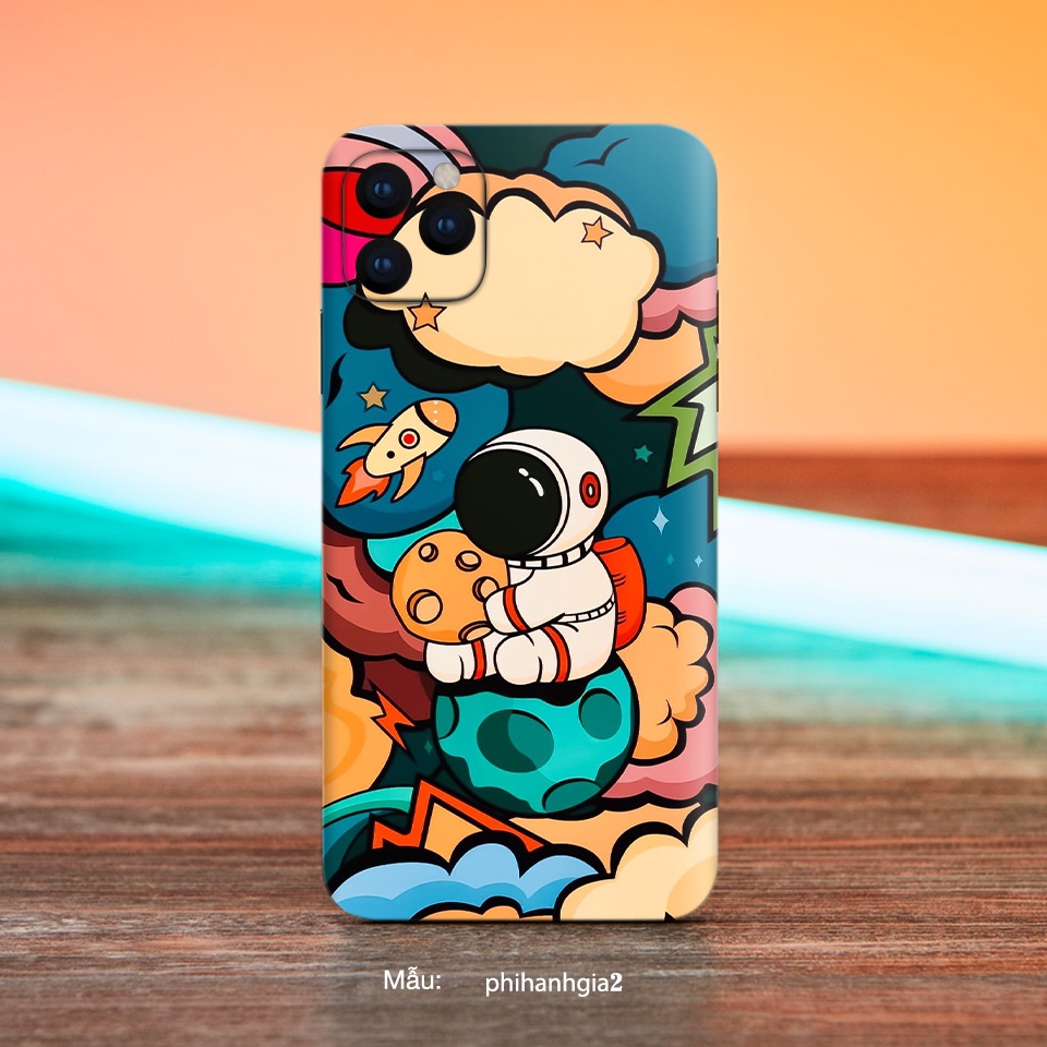 Miếng dán điện thoại hình Phi Hành Gia cho ip 6s/6splus/7/7plus/8/8plus/x/xr/xs/11/12/13/pro/max/promax/máykhác