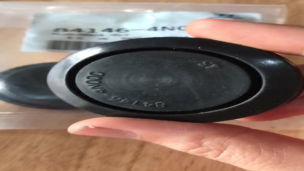 Nút bịt hốc lốp bánh sau Grand i10