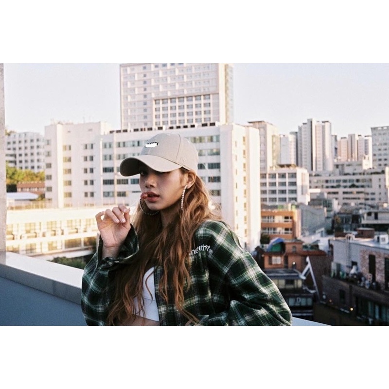 Áo sơmi kẻ caro màu xanh lá thisisneverthat giống Lisa Blackpink