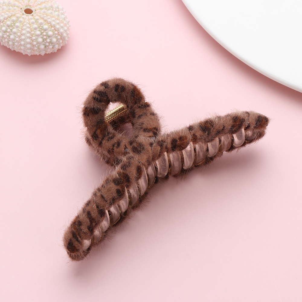 WATTLE Fashion Hair Claw Clip Women Girls Large Hairpins Hair Clamps Hair Accessories Plush Leopard Print Strong Hold Barrette