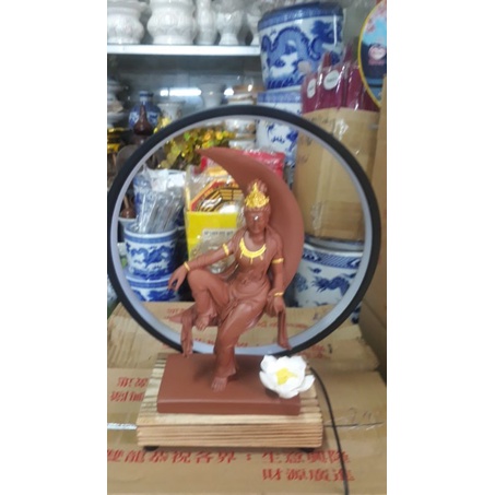 Tượng mẹ quan âm  tự tại mặt trăng
