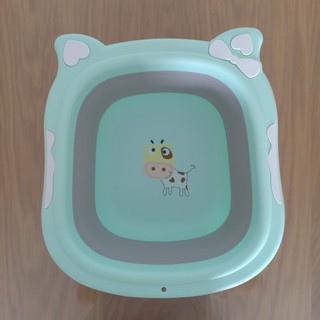 Chậu rửa mặt bò sữa chậu thường và chậu có thể gấp gọn dễ dàng mang đi lại cho bé