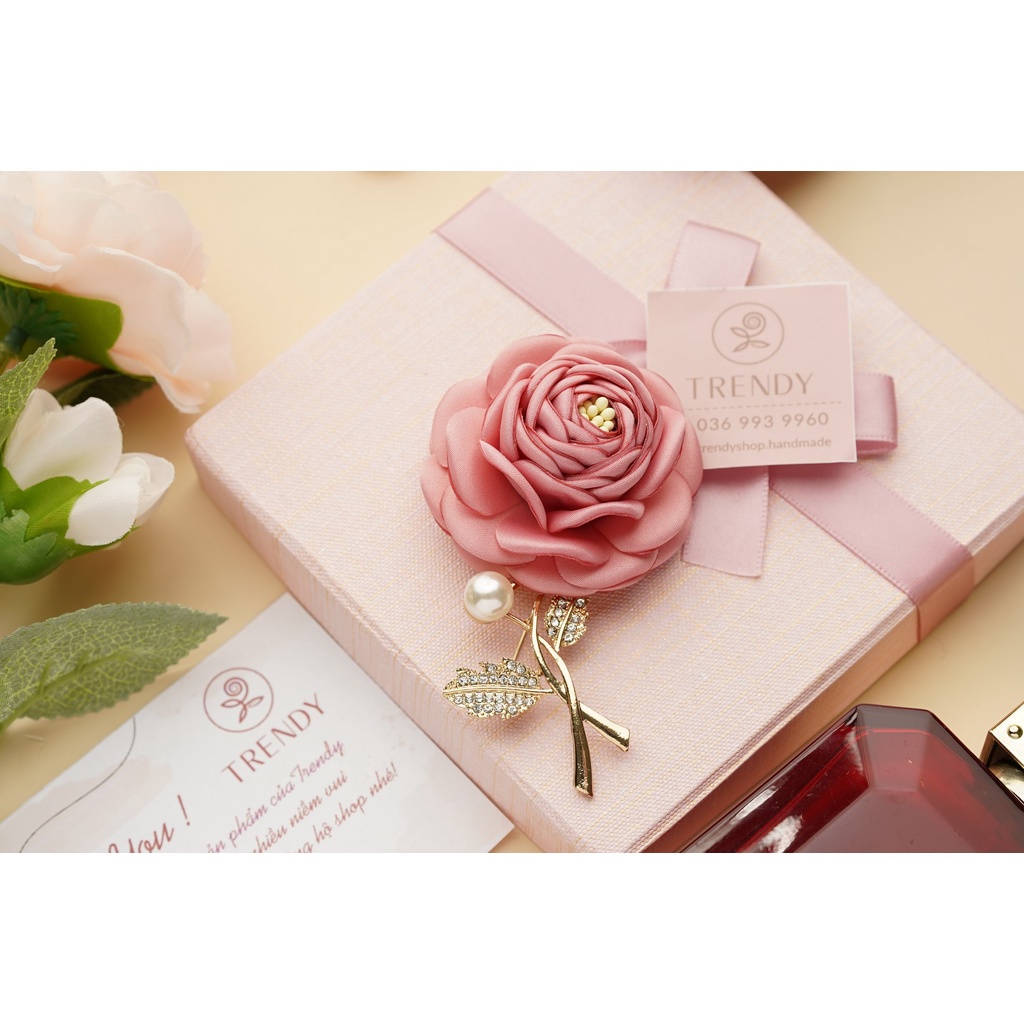 Hoa cài áo - hoa trà cài áo cành đá trai cao cấp màu vàng - Hoa vải cài áo handmade