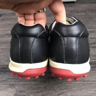 Giày đánh golf