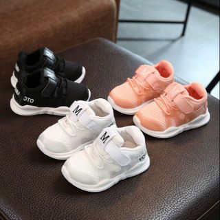 Giày thể thao chữ M cho bé trai và bé gái