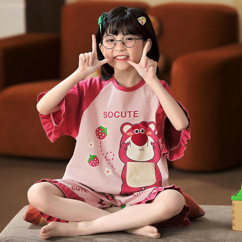 Bộ Đồ Ngủ Tay Ngắn Chất Liệu Cotton Mỏng Họa Tiết Gấu Và Dâu Tây Xinh Xắn Cho Bé Gái