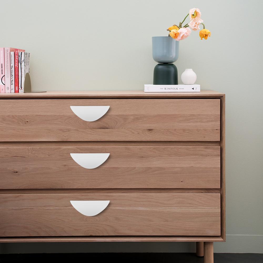 Tay Nắm Cửa Tủ Chén Nhà Bếp Tự Dính Sang Trọng