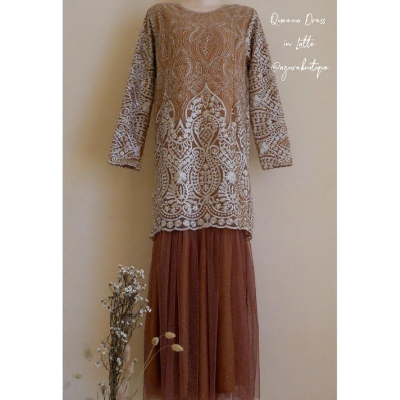 Queena Đầm dự tiệc/đầm xếp ly thêu họa tiết phong cách hiện đại | BigBuy360 - bigbuy360.vn