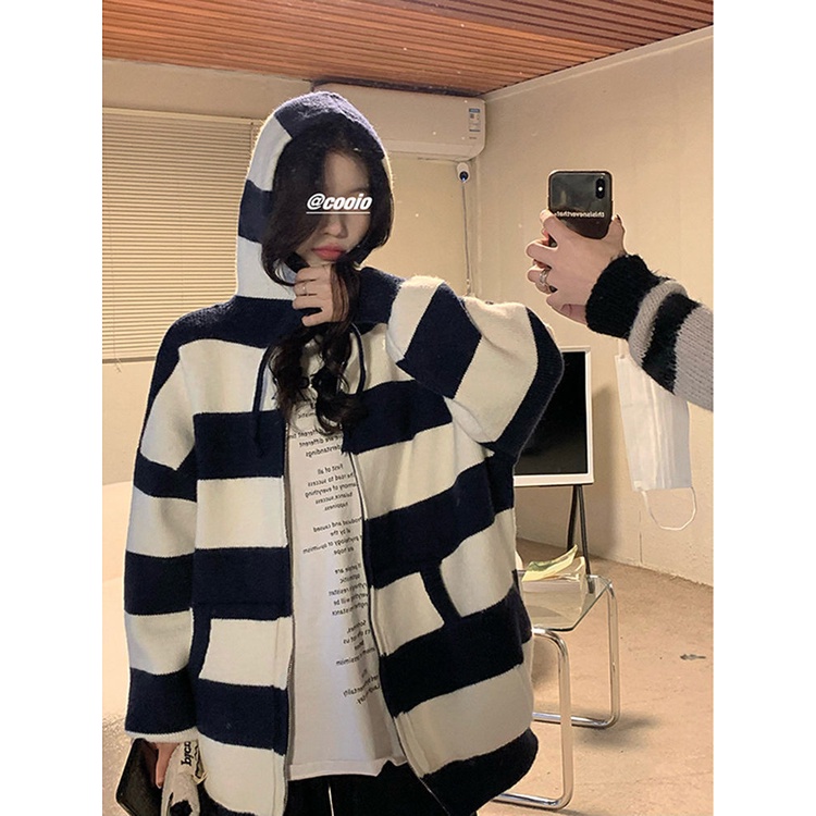 Áo Hoodie Tay Dài Form Rộng Họa Tiết Kẻ Sọc Thời Trang Thu Đông Mới