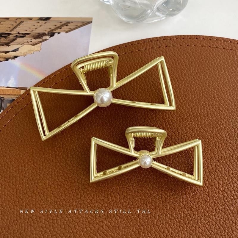 Kẹp Tóc Đuôi Cá Đính Ngọc Trai Xinh Xắn