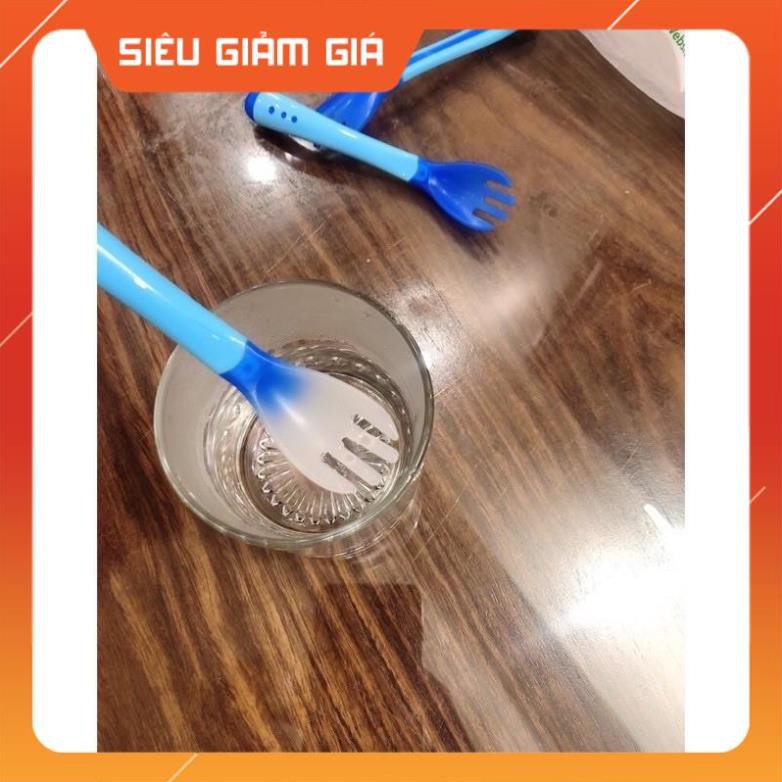 Dĩa nhựa báo nóng an toàn cho bé