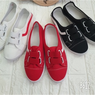 Giày thể thao mới