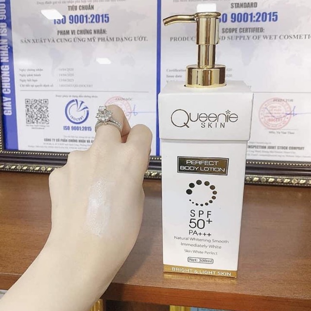 Dưỡng trắng body truyền trắng chân lông Queenie Skin