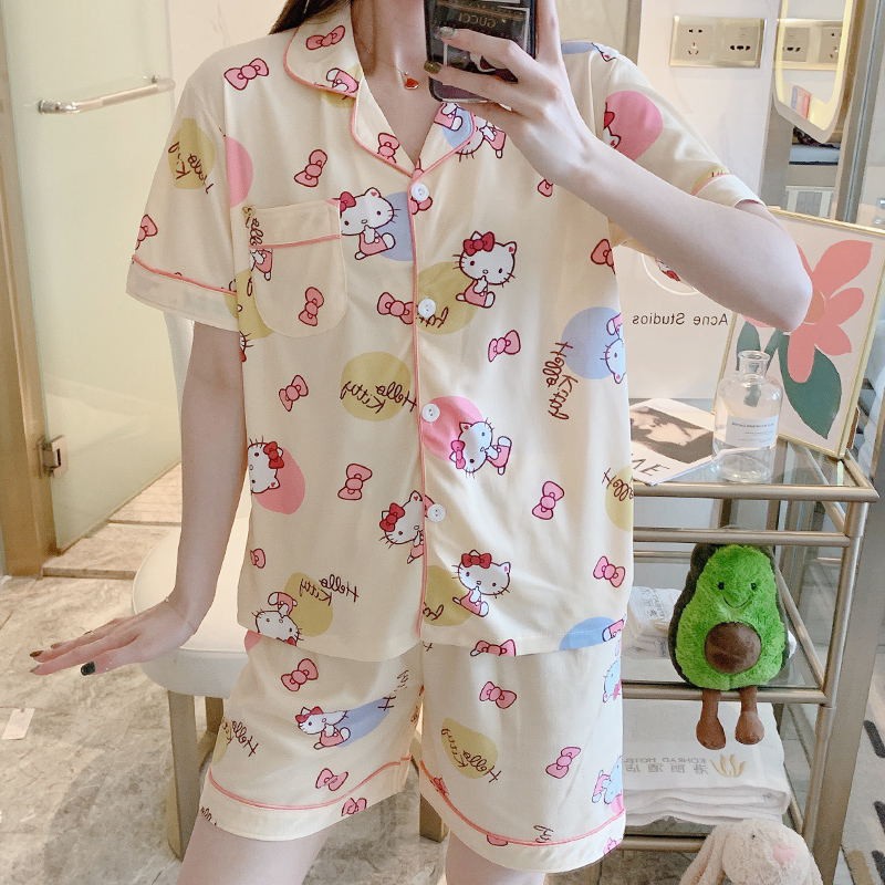 Bộ Đồ Ngủ Tay Ngắn Cổ Bẻ In Hình Hello Kitty Đáng Yêu