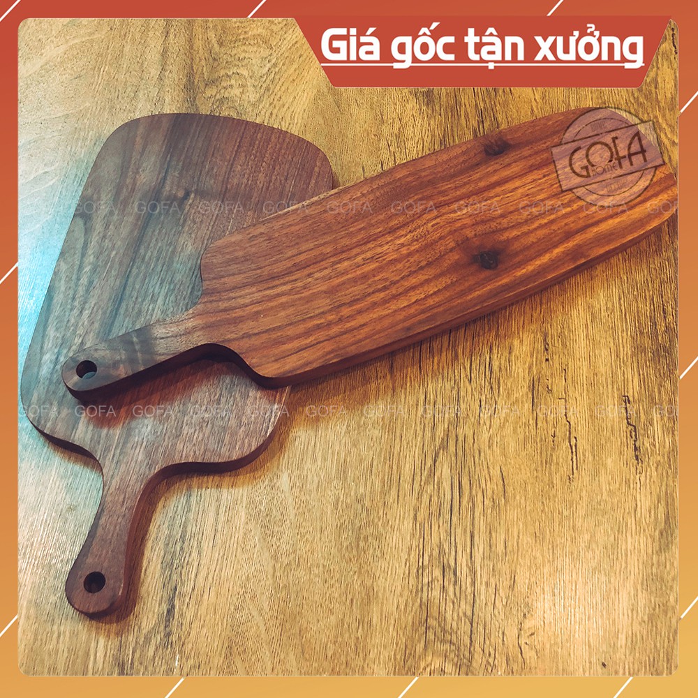 Khay thớt gỗ decor dài có tay cầm GOFA làm từ gỗ Óc chó tự nhiên nguyên tấm siêu đẹp - 12x44