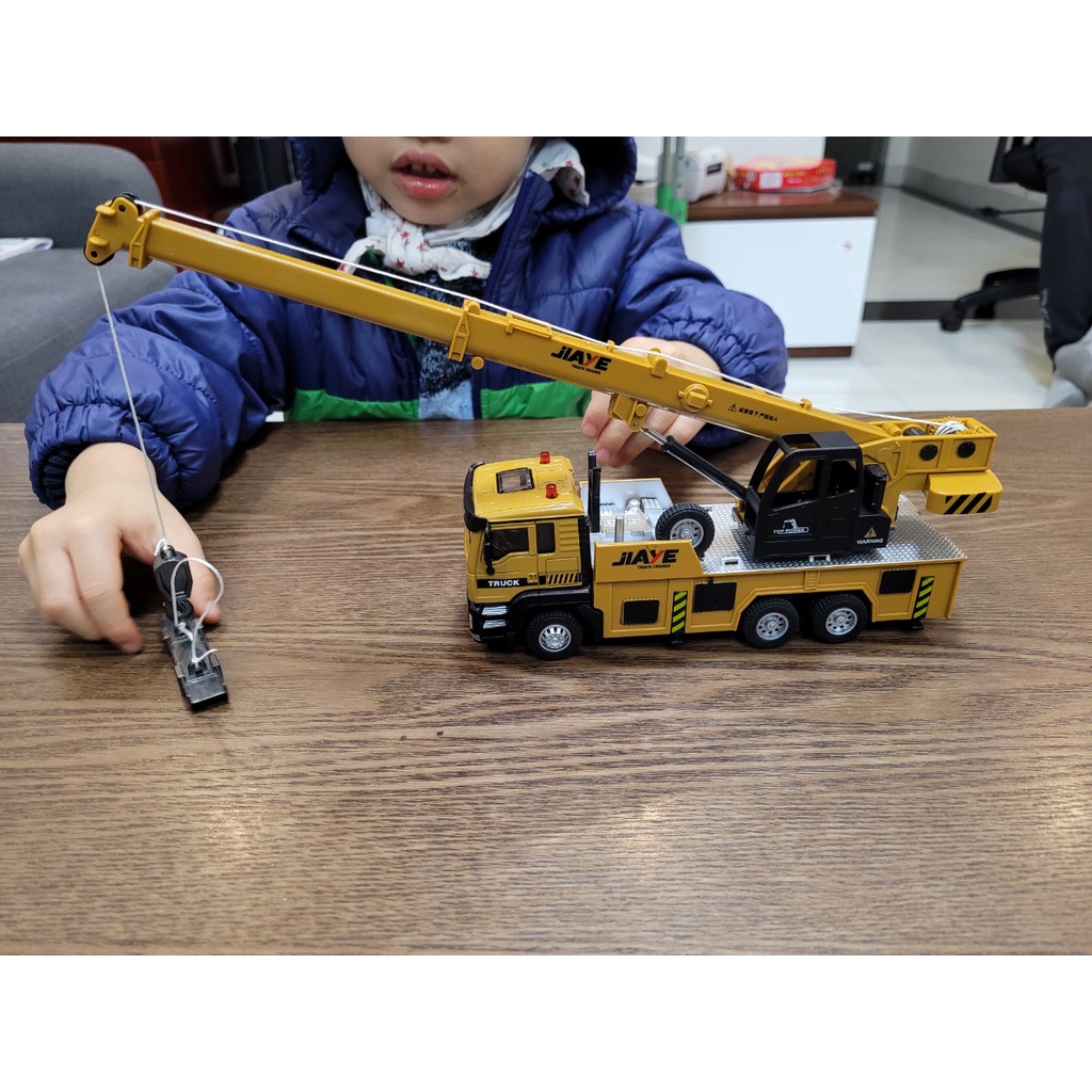 Xe cẩu đồ chơi bằng thép cực bền an toàn