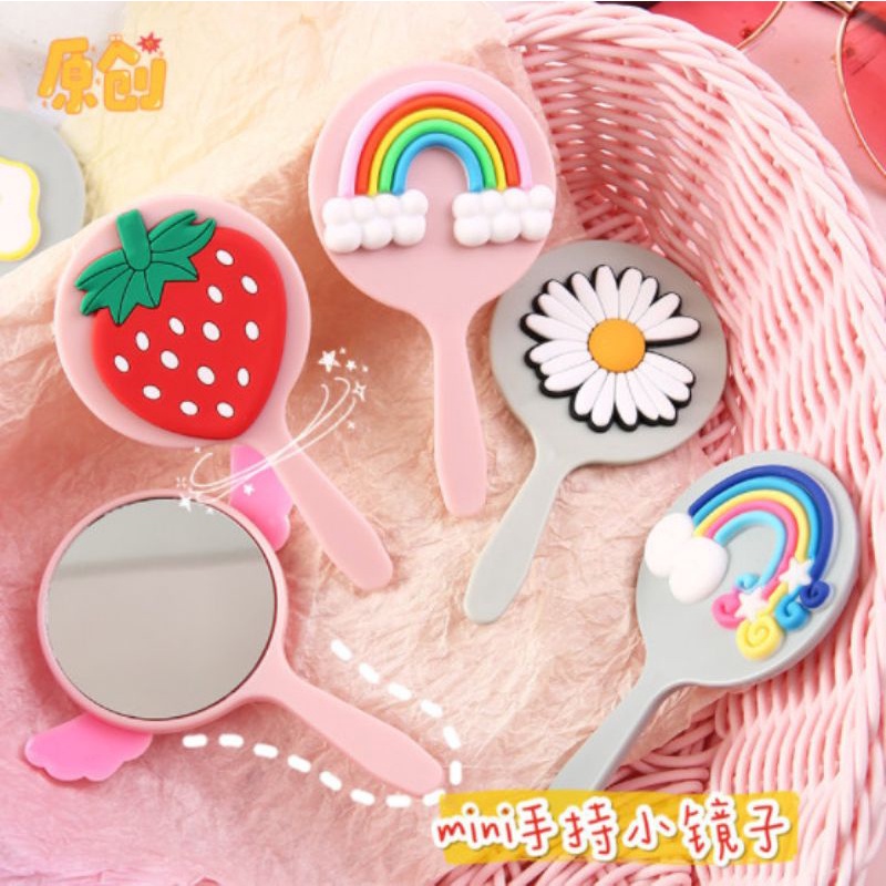 Gương trang điểm mini cầm tay bỏ túi dáng tròn có cán cầm tiện dụng