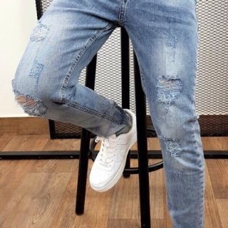 Quần jean nam rách bụi bặm
