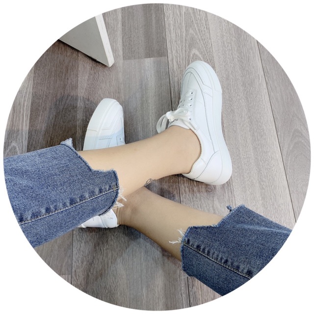 Giày thể thao tem