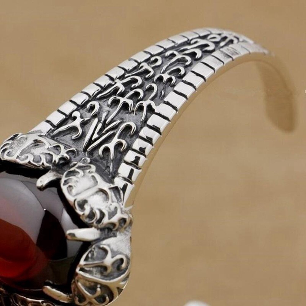 Vòng đeo tay bằng thép không gỉ kiểu dáng năng động trẻ trung