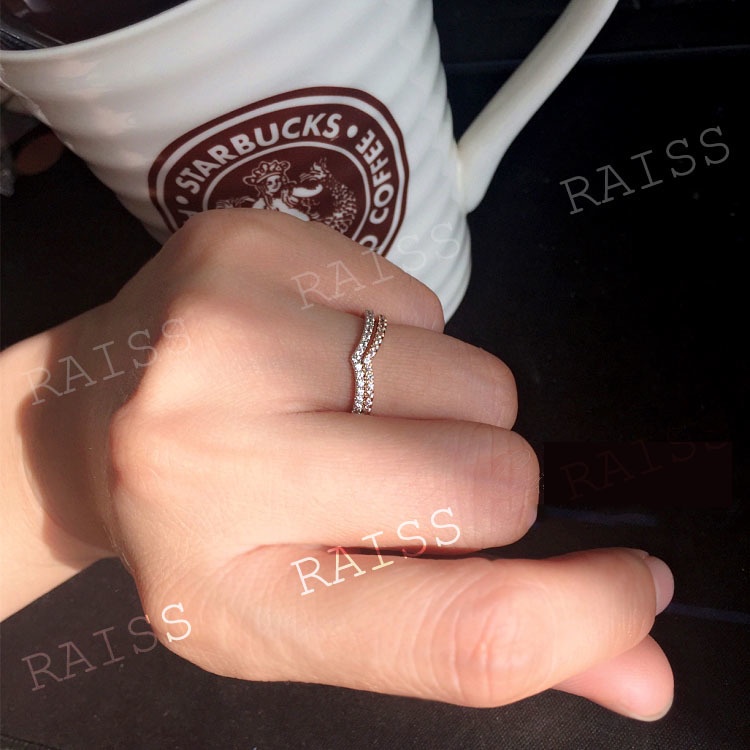 Nhẫn Đeo Tay Bằng Titan Hình Chữ V Đính Đá Zircon Chống Trầy Xước