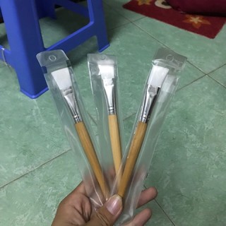 Cọ chổi gỗ đắp mặt nạ trong spa,cá nhân.