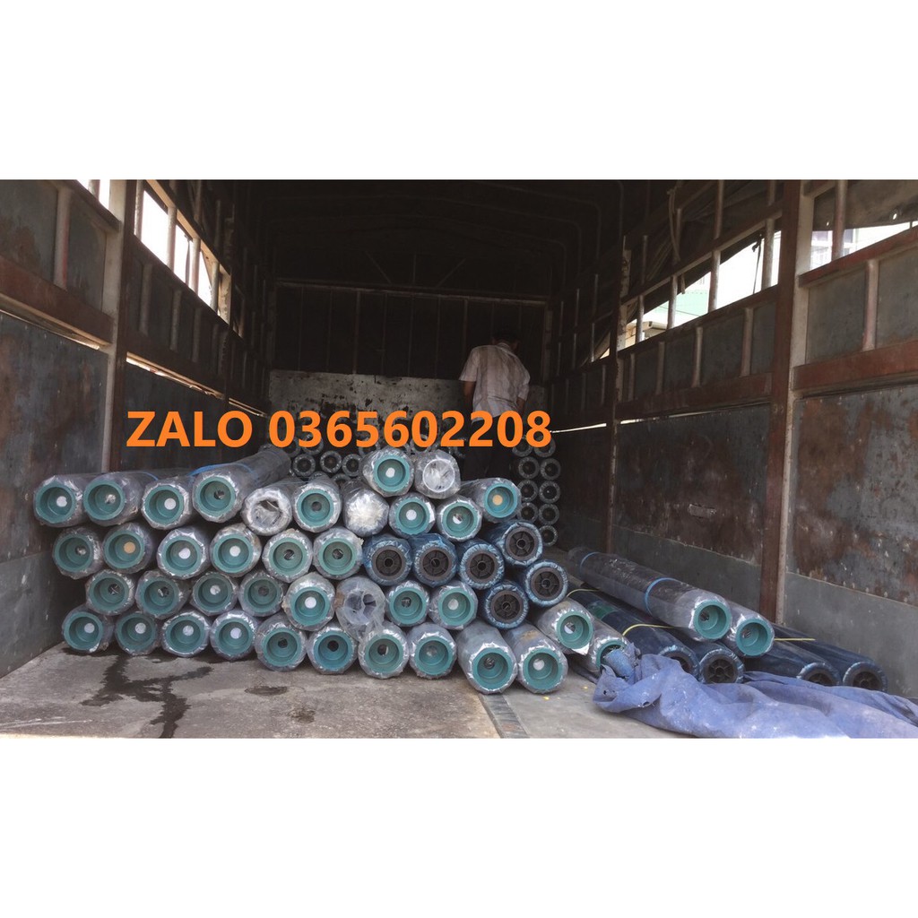 Màng phủ nông nghiệp khổ 1,4m, gấp đôi lại thành 0,7m, dài 400m, nặng khoảng 8kg, chiều dày mỏng 15mic, tuổi thọ 5 tháng