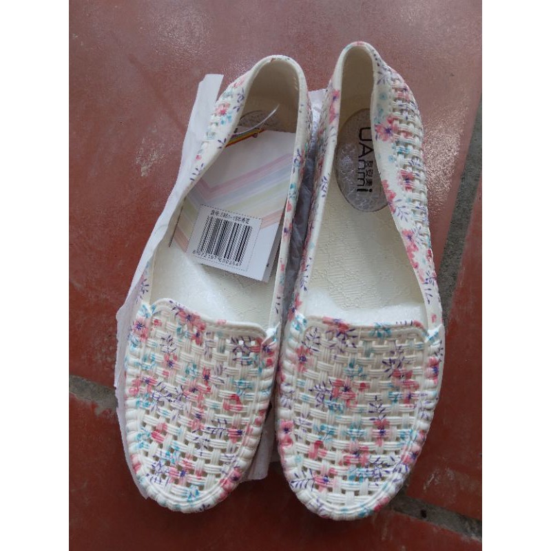 Giày nhựa chất mềm có lỗ họa tiết đep | BigBuy360 - bigbuy360.vn