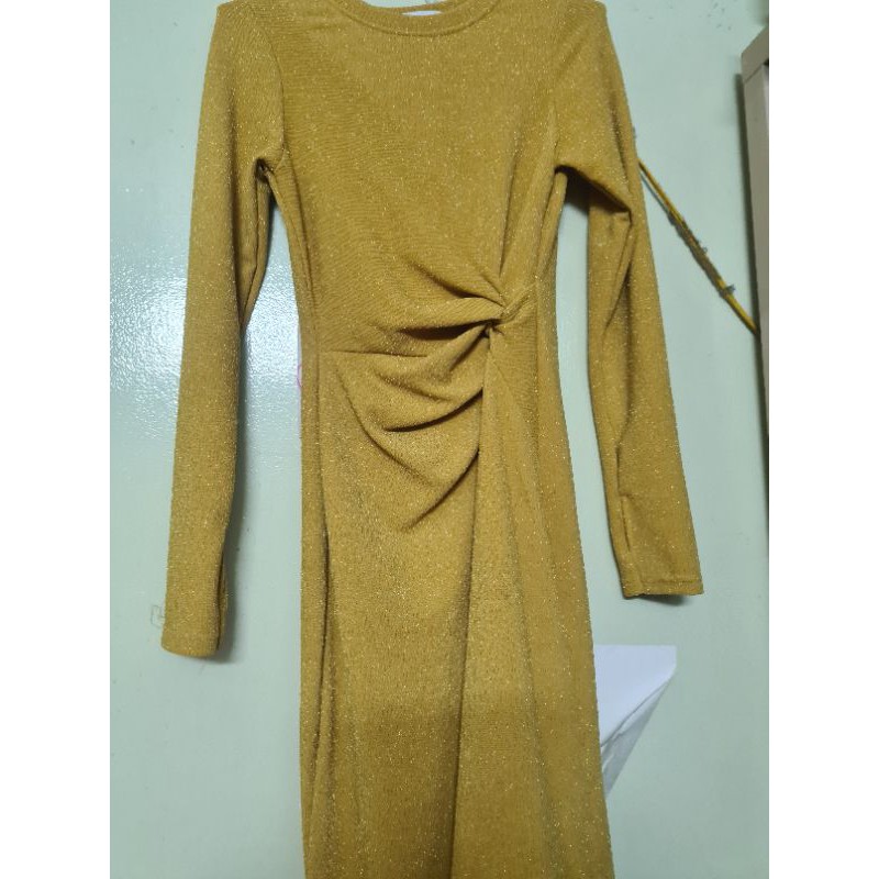 Thanh lý váy body xoắn eo vàng