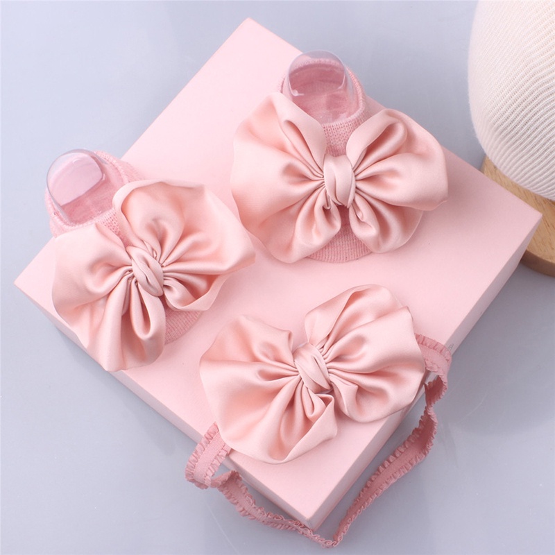 Set đồ 2 món gồm băng đô nơ xinh xắn và vớ dành cho bé gái