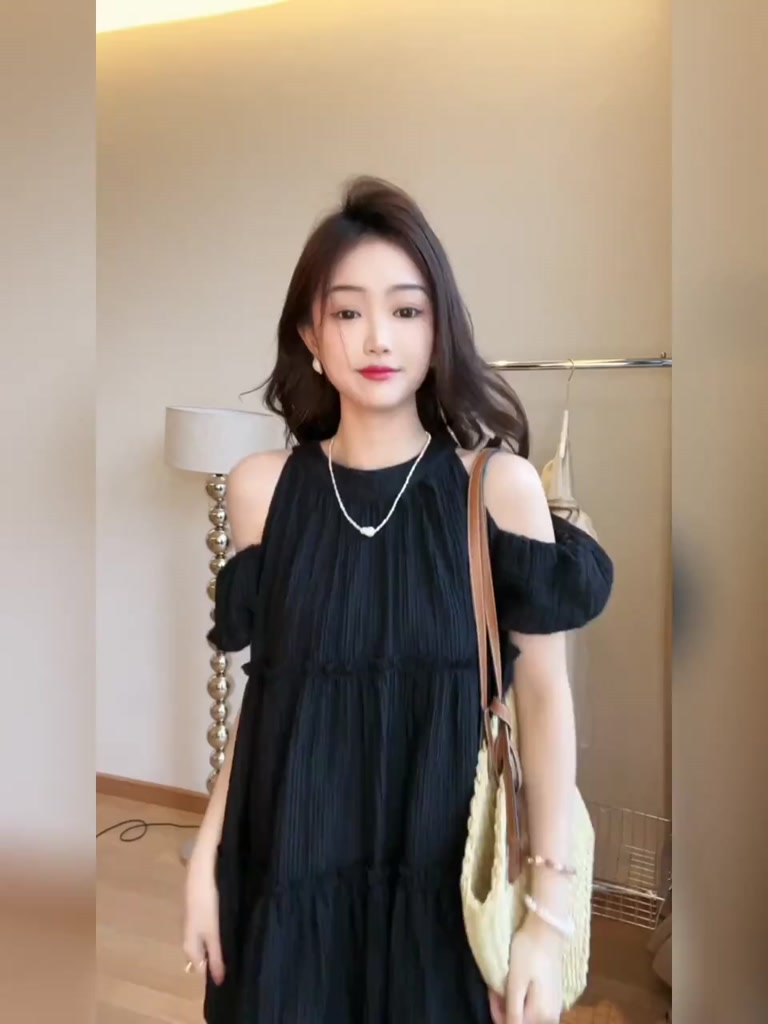 Váy Khoét Vai Babydoll Cổ Yếm Nơ Sau chất đũi nhăn tạo sự dễ thương và quyến rũ dạo chơi,hoặc hẹn hò | BigBuy360 - bigbuy360.vn