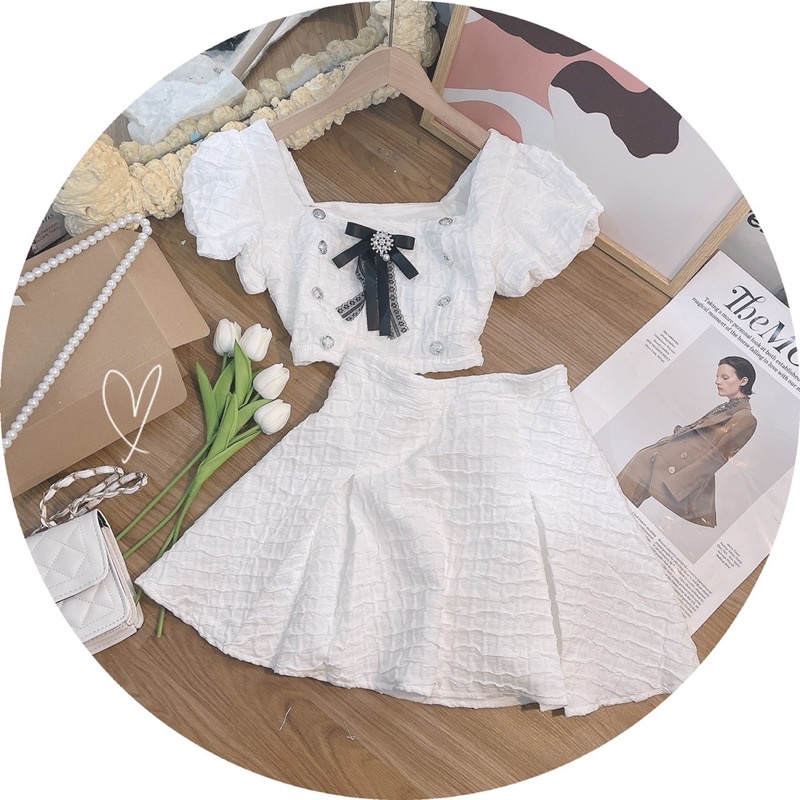 Set áo croptop dạ nút cổ vuông đính nơ với chân váy xòe xốp trắng