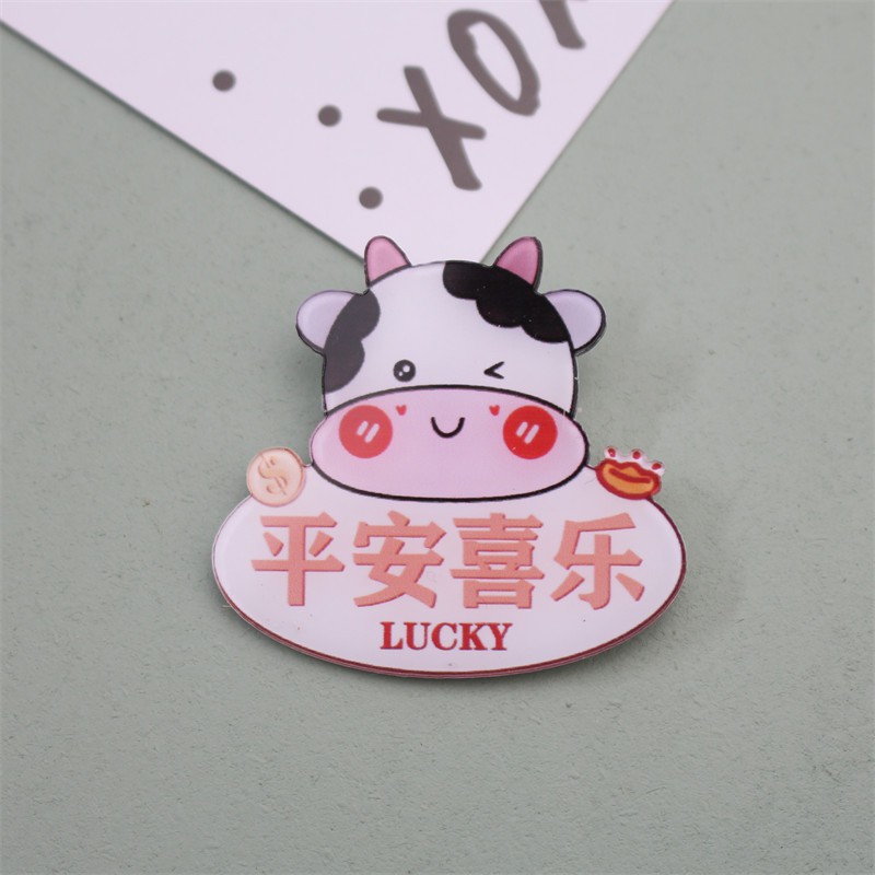 Sticker cài , phụ kiện balo túi mũ nón hình bò sữa siêu cute