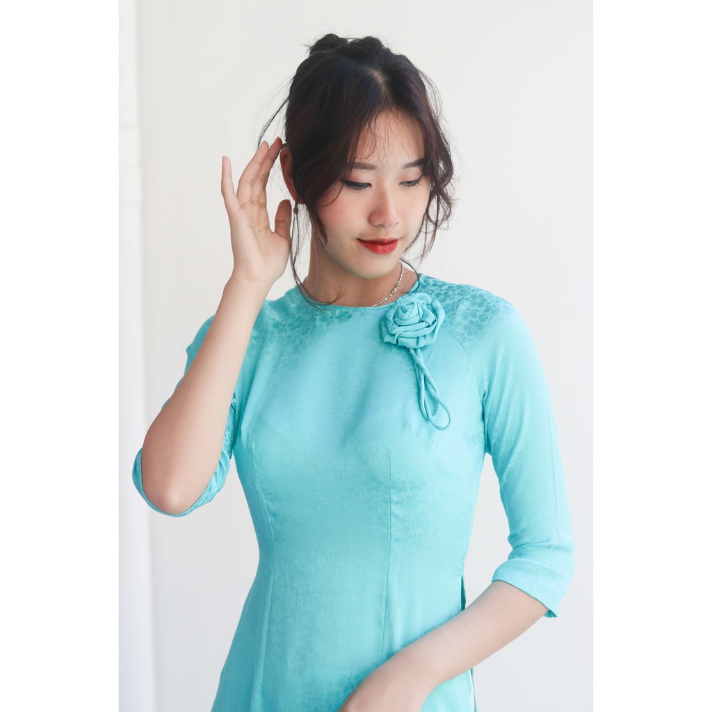 ÁO DÀI CÁCH TÂN LỤA GẤM HOA THÊU NGỰC XANH BẠC HÀ