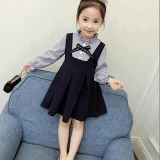 Váy kẻ cổ nơ