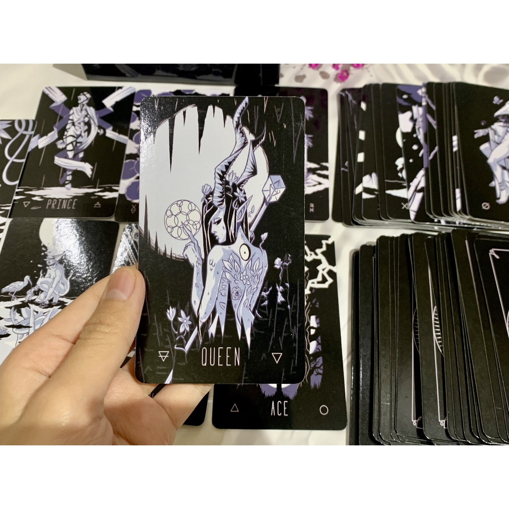 Bộ bài Wayward Dark Tarot size 12 x 7 cm