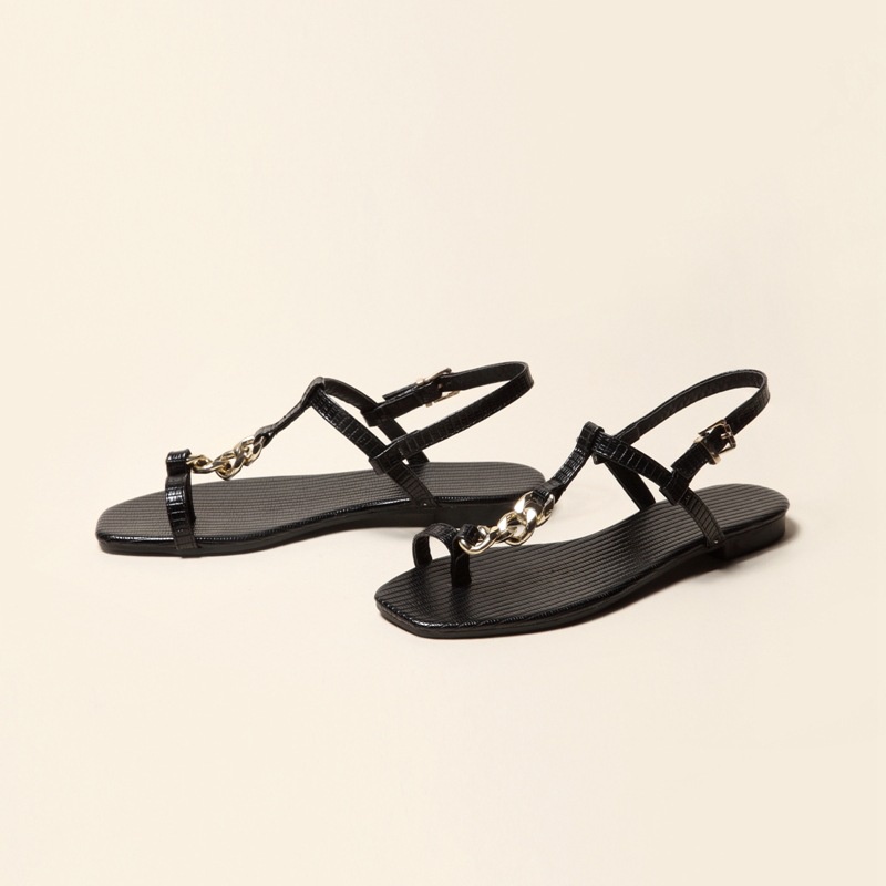 Đôi giày sandal IELGY thiết kế phối dây xích có size lớn thời trang