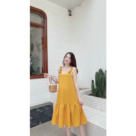 Váy hai dây bầu dáng xuông đuôi cá.