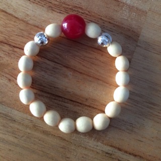 Combo 4 vòng dâu gắn bạc và đá phong thuỷ