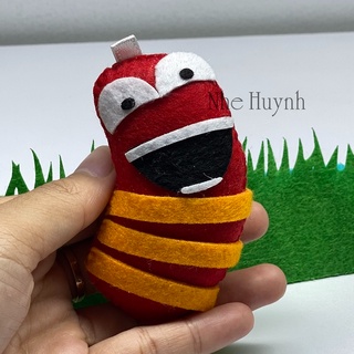 Móc khóa vải nỉ sâu larva đỏ