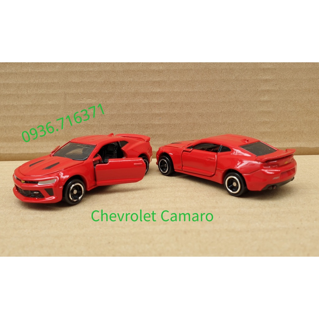 Mô hình siêu xe C h e v r o l e t C a m a r o màu đỏ mở được cửa tomica Nhật Bản