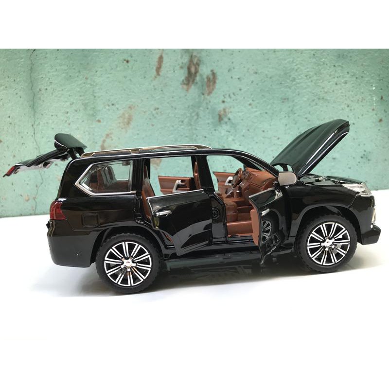 Mô hình xe ô tô  LEXUS LX570 2020 1:24