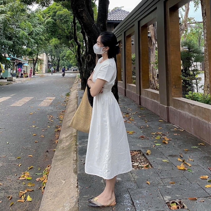 VÁY TRẮNG HỞ LƯNG