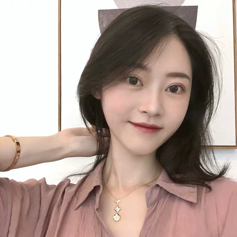 Vòng cổ dáng ngắn mặt hình cỏ bốn lá phối xà cừ màu trắng tự nhiên phong cách Âu Mỹ sang trọng thanh lịch không dị ứng
