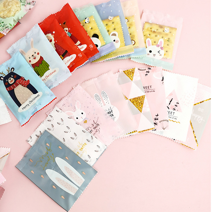 Túi giấy đựng bánh kẹo làm quà tặng phong cách Giáng sinh 2021