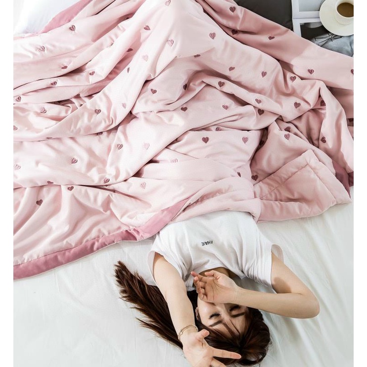 Chăn hè lụa thêu tim chần bông cao cấp mẫu mới 2022, mền lụa mềm mịn thoáng mát kích thước 2mx2m2 - Bông.Decor