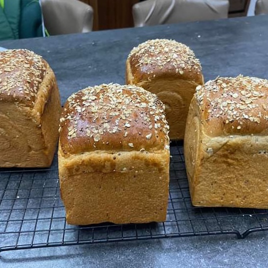 Bánh mì nguyên cám ngũ cốc nguyên hạt