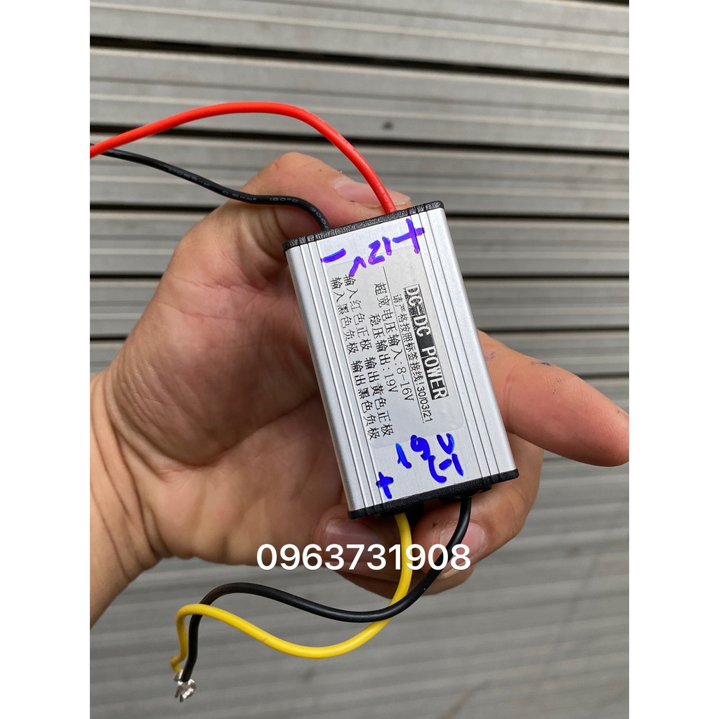 Bộ chuyển đổi dòng điện DC 12V lên dòng điện DC 19V lắp màn hình trên oto