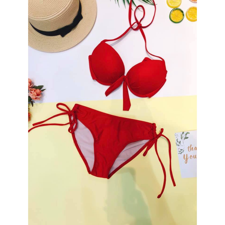 Bikini 2 mảnh đỏ có gọng quần cạp thấp mặc đi biển đẹp